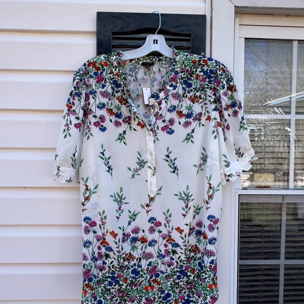 NWT Talbots Gorgeous Garden Party Design Floral Ruffle Neck Blouse